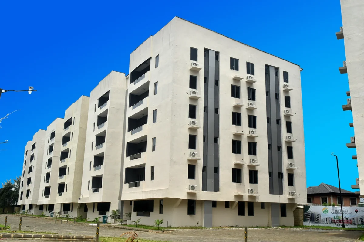Magamound Estate, Surulere, Lagos painted with Septem Paints, view 3
