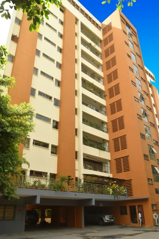 Ikoyi Crescent, Ikoyi, Lagos painted with Septem Paints, view 3